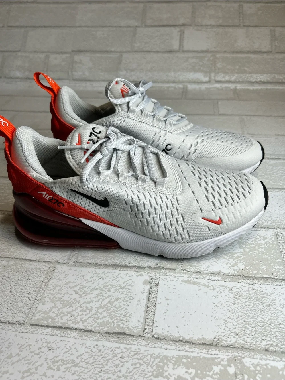 Nike Air Max 270 White with Red Accents Sneakers Y7 Woman’s 8.5